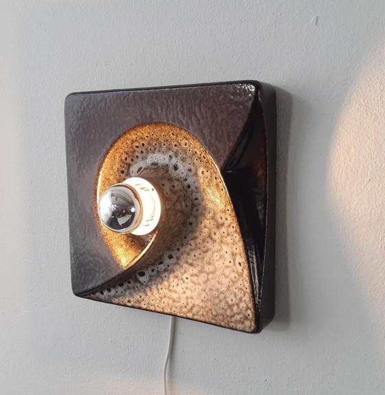 Image 1 of 1 van 2 Keramieken aardewerken vintage wandlampen in bruintinten, west germany fat lava stijl, keramische wandlamp, space age la