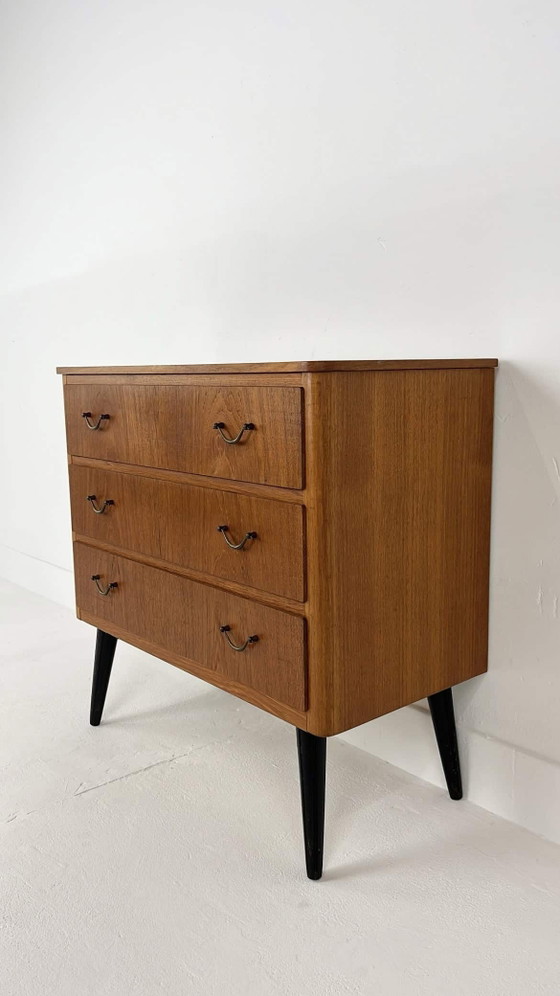 Cassettiera svedese vintage in impiallacciatura di teak – Comodini, Metallo, Mid Century Modern (photo 9 of 11)