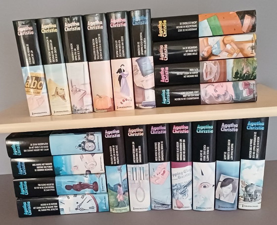Ensemble de Livres Agatha Christie | 21 volumes | 004 – Objets déco, Paper (photo 3 of 6)