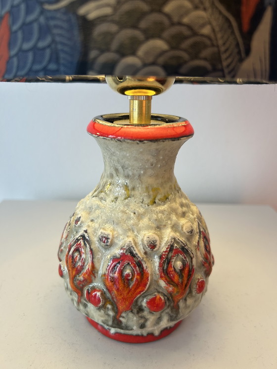 Image 1 of Lampe de table Small Fat Lava avec abat-jour japonais koi