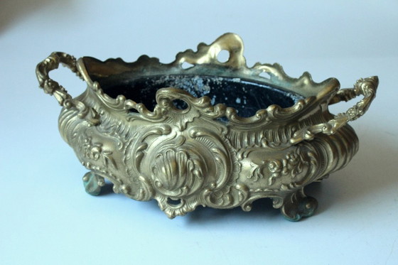 Image 1 of Jardinière Art Nouveau des années 1900, en laiton massif, soudée au feu, pièce artisanale