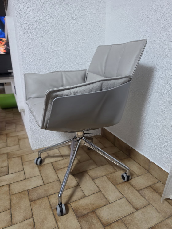 Image 1 of NEUF - " Juste déballé " Fauteuil Husk B&B Italia (Maxalto) - Cuir Gris