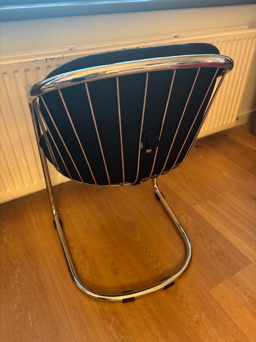 4 vintage design tubular frame chairs with wire steel shell and black seat