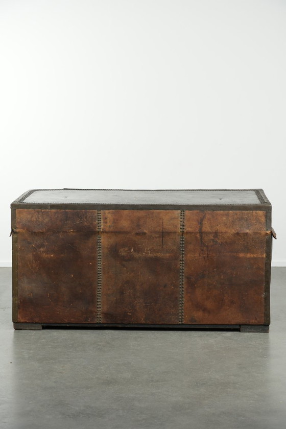 Characterful antique Chinese chest from the 19th century with a beautiful patina, finished with decorative (photo 5 of 14)
