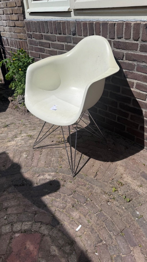 4 x Vitra DAR White Chair
