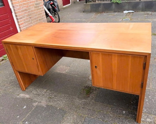 Schreibtisch aus den 1960er Jahren/der Mitte des 20. Jahrhunderts
