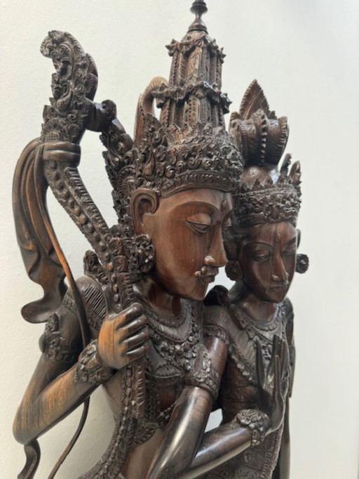 Prachtig en uniek houtsnijwerk van Rama en Shiva. 135 cm hoog, massief ebbenhout uit een oud koloniaal pand. Het beeld is uit e