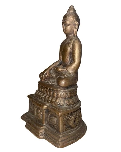 Antiker massiver Bronze-Reisealtar Shakyamuni Buddha im Pala-Stil mit Elefanten und Makara – ca. 14.-16. (photo 8 of 9)