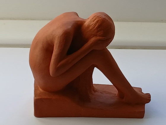 Terrakotta-Skulptur „Weinende Frau“ von Maurice De Korte – M de korte, Dekorative Objekte, Other (photo 5 of 8)