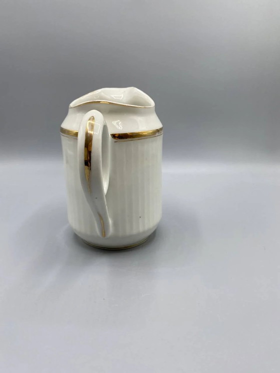 Vintage Ribbed White Porcelain Milk Jug with Gold Trim – Decorative Objects, Klassiek (photo 4 of 6)