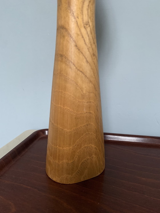 Image 1 of Grande sculpture vintage en bois de chêne, représentant une femme de 51 cm de long, de style scandinave.