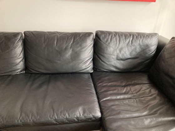 Image 1 of Divano in pelle nera con chaise longue B&B Italia