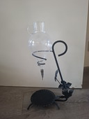 Verseur à vin/carafe ancienne avec support en métal