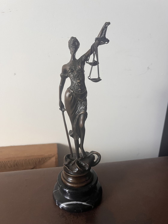 Image 1 of Justitia-Bronzeskulpturen