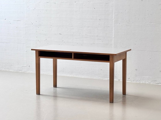 Image 1 of Bureau/werktafel van massief hout met laminaatblad, jaren 50.