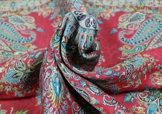 Image 1 of Oosters handgemaakt tafelkleed, zeer fijn vervaardigd uit zijden draden, 100 x 100 cm