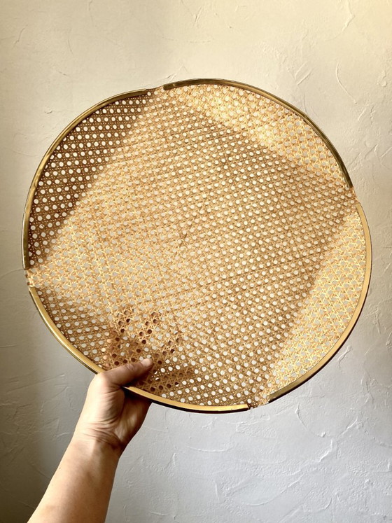 Image 1 of Vassoio in plexiglas, vimini e ottone, 1970, attribuito a Roche Bobois.