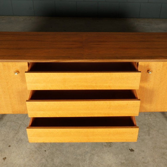 Image 1 of Buffet vintage en noyer – Meuble TV – Années 60