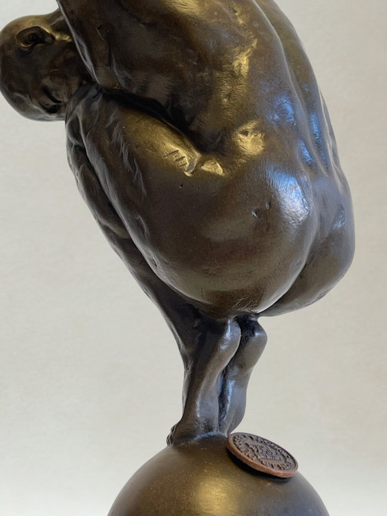 Image 1 of Art Deco style sculpture – Male nude in balance – Decorative bronze – 29 cm