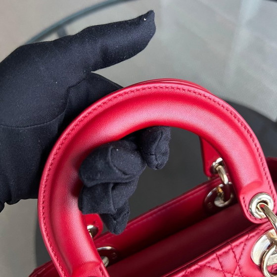 Image 1 of DIOR LADY SMALL FLAP - PELLE DI AGNELLO CANNAGE ROSSO CON DETTAGLI ORO