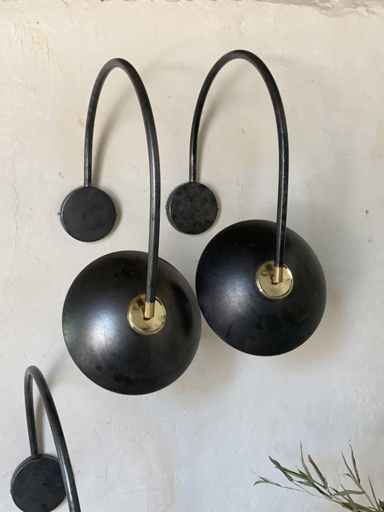 Een paar vintage zwarte wandlampen – Metal (photo 11 of 11)