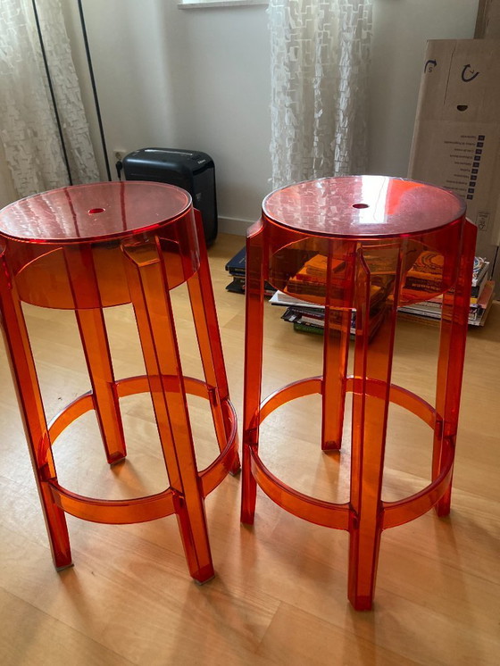 Image 1 of Charles Ghost by Kartell en Philippe Starck; 2 Barkrukken