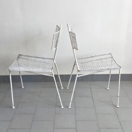 Image 1 of Een paar vintage witte gelakte metalen stoelen uit de jaren 50 van DLG Mathieu Matégot.