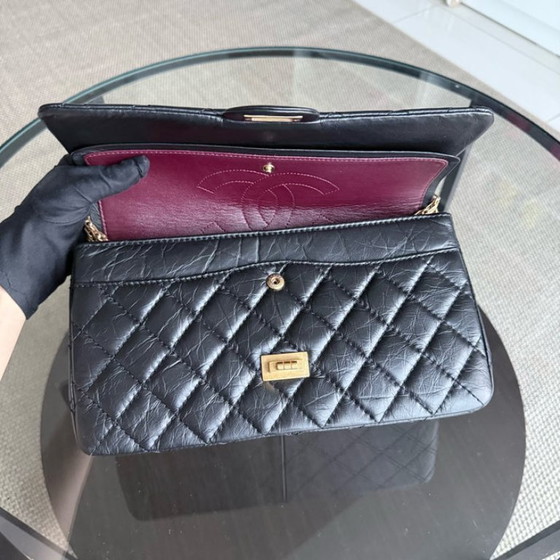 Image 1 of Chanel 2.55 Reissue 226 - 28CM Gewatteerd verouderd kalfsleer Zwart Goudkleurige hardware