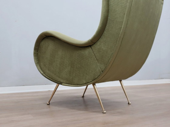 Image 1 of Sillón italiano de los años 50, estilo Senior Zanuso, de terciopelo verde.