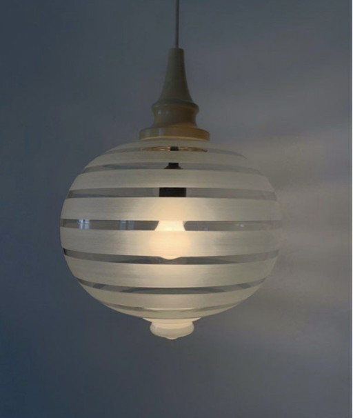 Lampadario a globo in vetro satinato a coste, anni '70 – kroonluchters, Glass