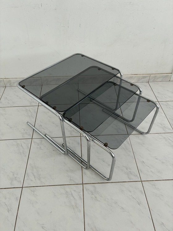 Tables d'appoint gigognes vintage cadre tubulaire verre fumé – Chrome, Glass (photo 2 of 15)