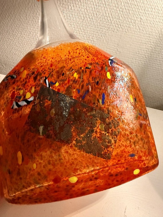 Image 1 of Vase signé Kosta Boda « Satellite » par Bertil Vallien - Grands Confettis Rouges (Modèle 89715)