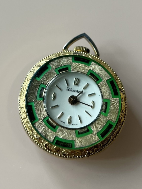 Image 1 of Bella catena pendente orologio svizzero d'epoca colore oro verde Lucerna
