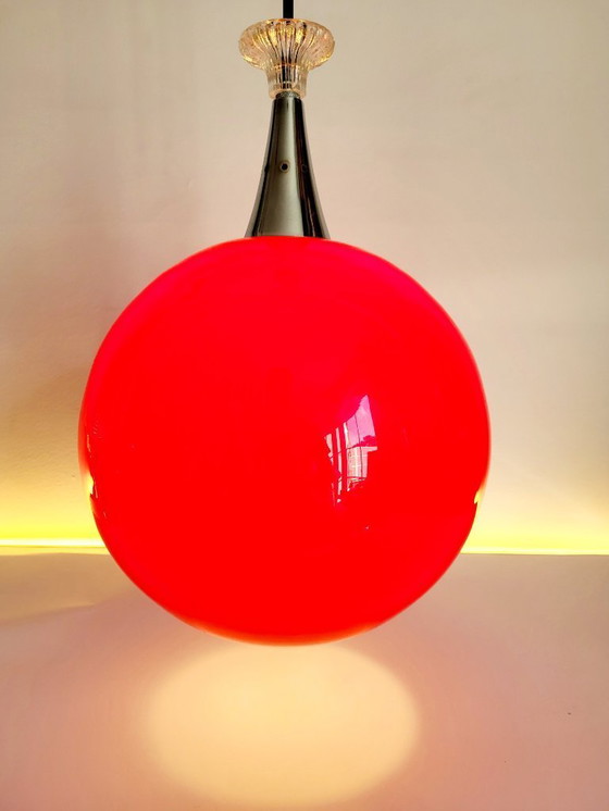 Image 1 of Lámpara colgante de cristal opalino rojo de la era espacial con acabado cromado, años 60