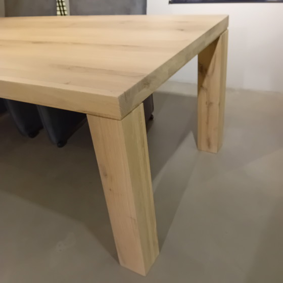 Image 1 of Eichen-Esstisch mit Eigenmarke – 200 x 100