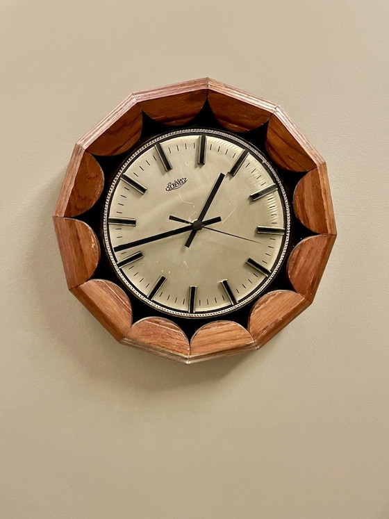 Image 1 of Mooie vintage houten klok uit de 60s van Richter
