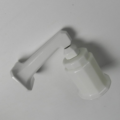 Porseleinen Art Deco wandlamp met opaline kap, jaren 30