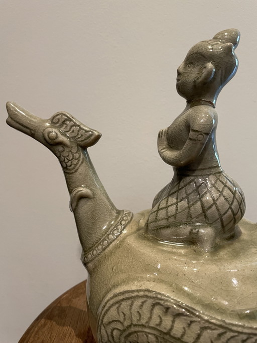 Celadon-glazed kendi