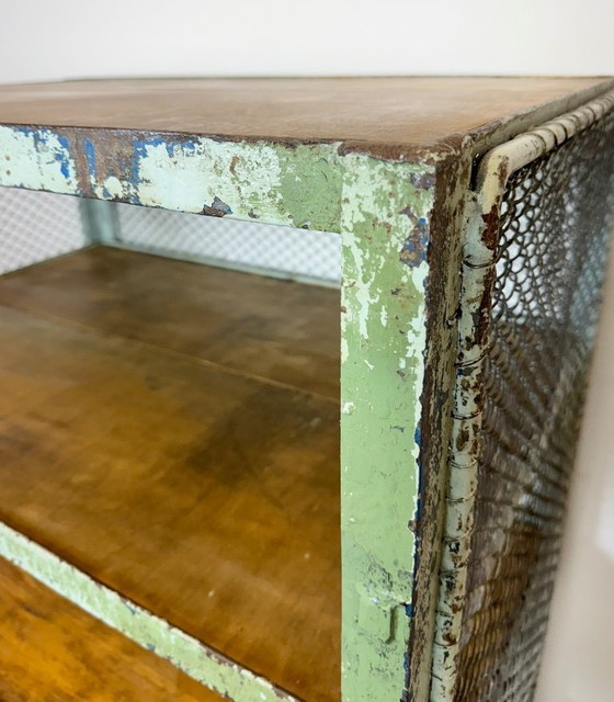 Image 1 of Estantería industrial verde, década de 1960