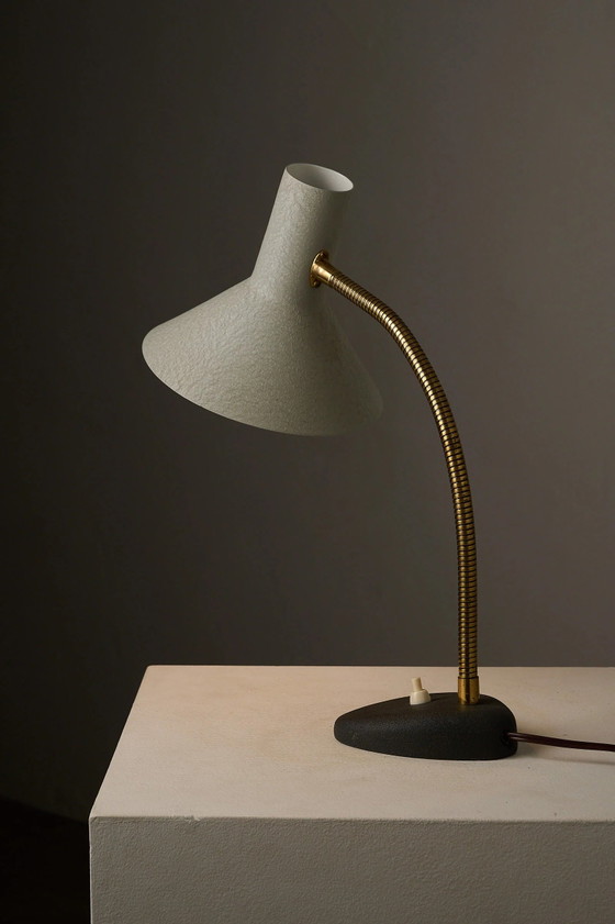 Mid-Century Adjustable Brass and Textured Lacquer Table Lamp, Aluminium, Cast Iron, Mid Century Modern (photo 5 of 10)
