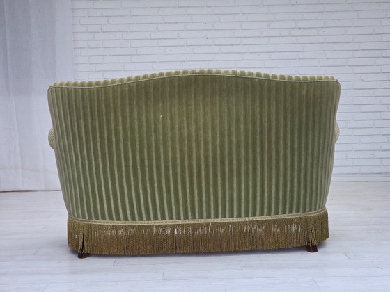 Image 1 of Jaren 60, Deense 2-zitsbank, origineel meubelvelours, beukenhout.