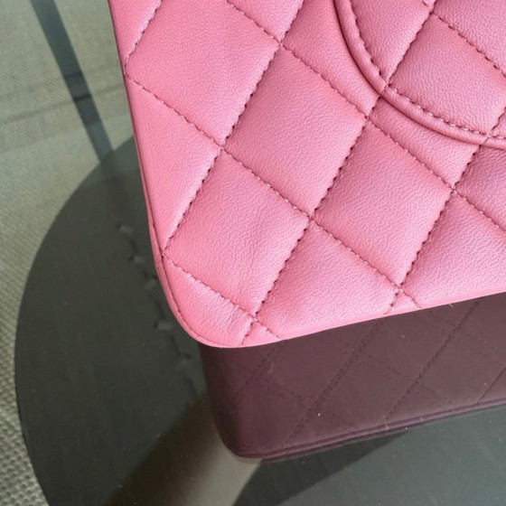 Image 1 of Chanel Classic Flap Medium - 25 cm gewatteerd lamsleer lichtroze zilverkleurige hardware Serie 18