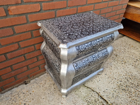 Image 1 of Cassettiera antica color argento