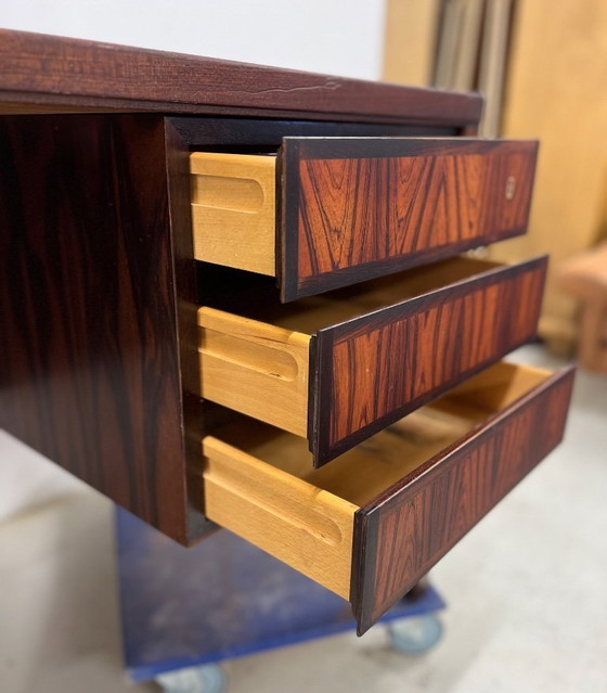 Image 1 of Gunni Omann Model 77 palissanderhouten bureau, jaren 60.
