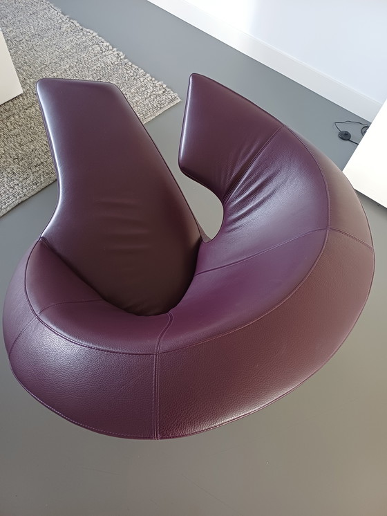 Image 1 of Poltrona girevole Leolux Parabolica, pelle color melanzana