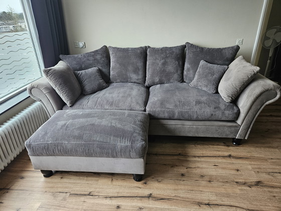 Image 1 of Banco de castillo de pana con otomana a juego