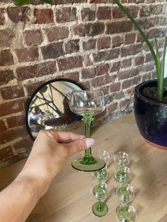 Image 1 of Ensemble de 9 verres à vin/à porto vintage d'Alsace – Verre à l'uranium (14 cm)