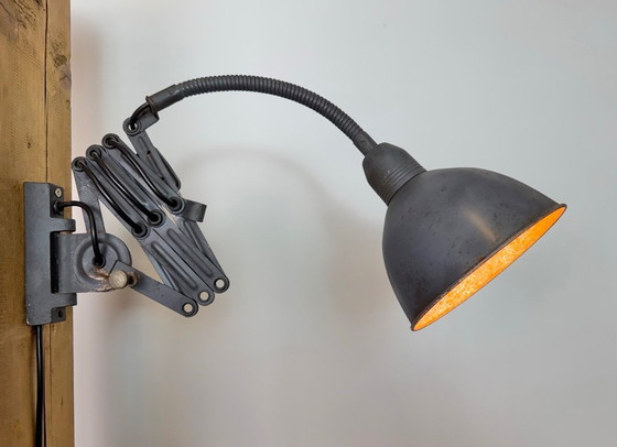 Image 1 of Grijze industriële wandlamp met flexibele arm van Elektroinstala, jaren 60.