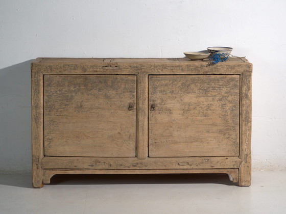 Credenza bassa lunga antica in olmo con due ante – Cina, circa 1950 – Credenze con vetrina (photo 40 of 40)