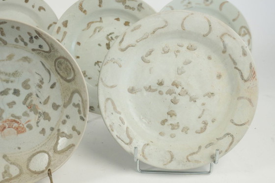 Image 1 of Plato de porcelana china. Obra del siglo XVII.